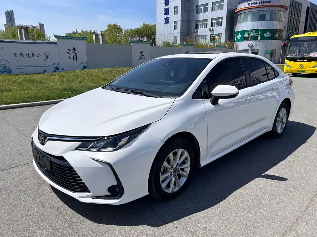 Toyota Corolla 2023 — фото 3