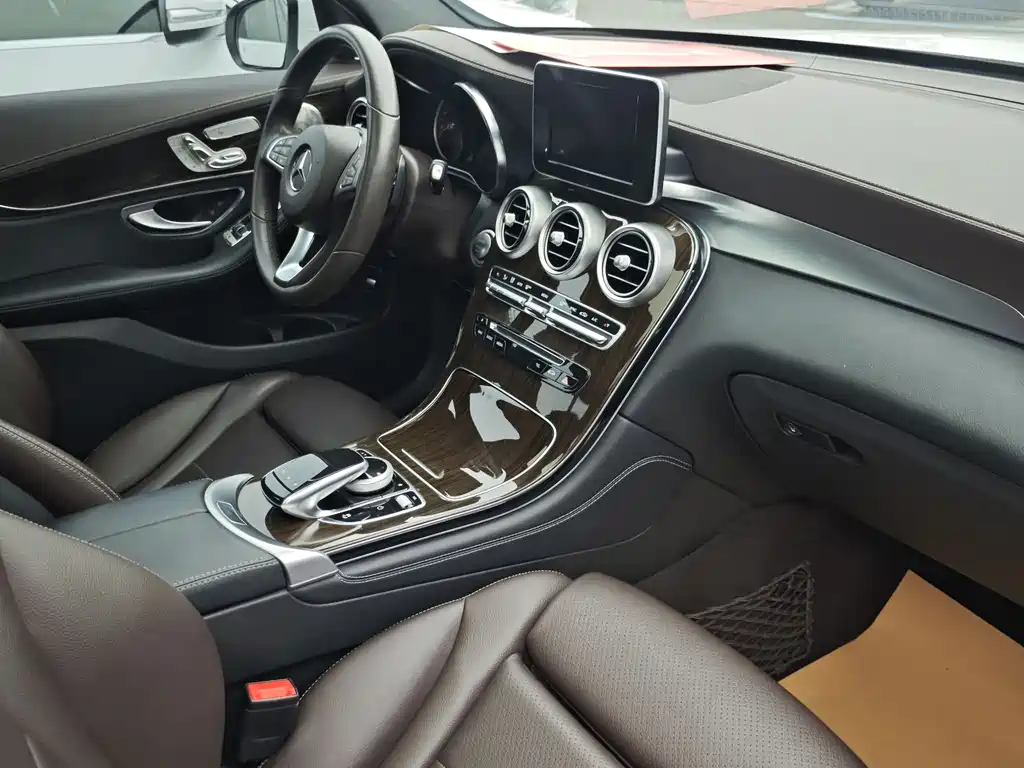 Mercedes-Benz GLC 2019 — фото 12