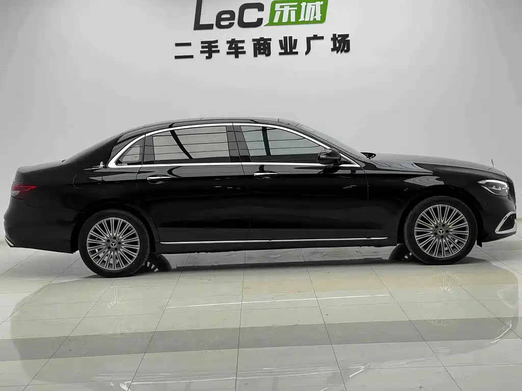Mercedes-Benz E-Class 2023 — фото 13