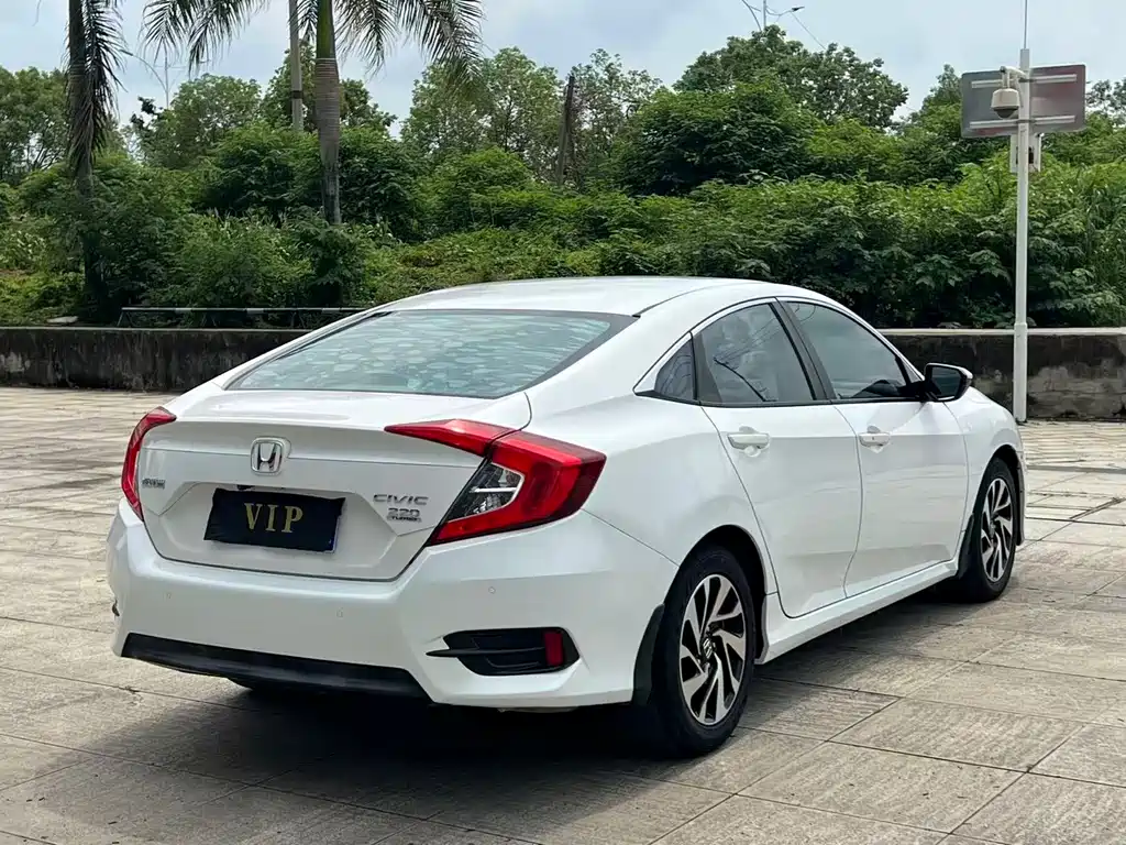Honda Civic 2018 — фото 9