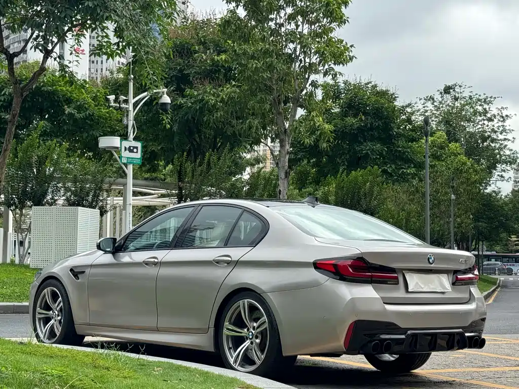 BMW M5 2016 — фото 13