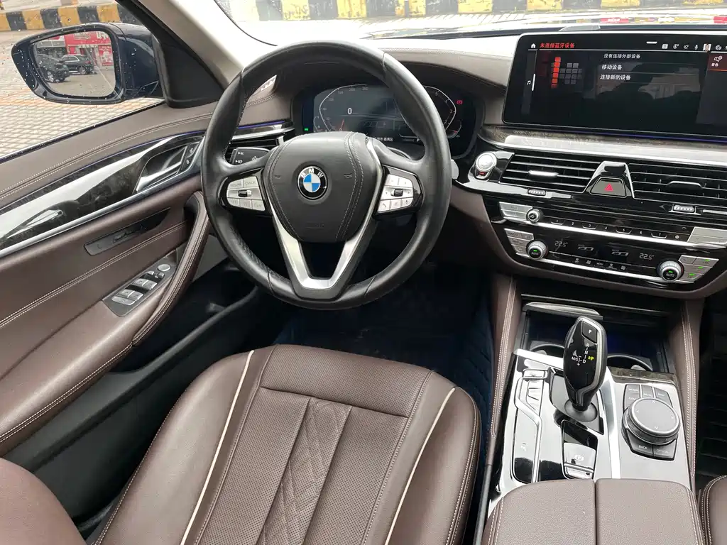BMW 5 Series 2022 — фото 15