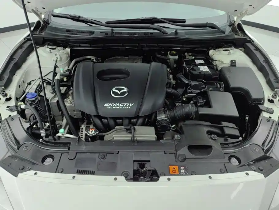 Mazda 3 Axela 2016 — фото 10