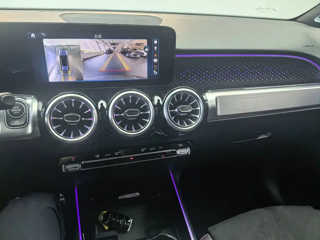 Mercedes-Benz GLB AMG 2025 — фото 14