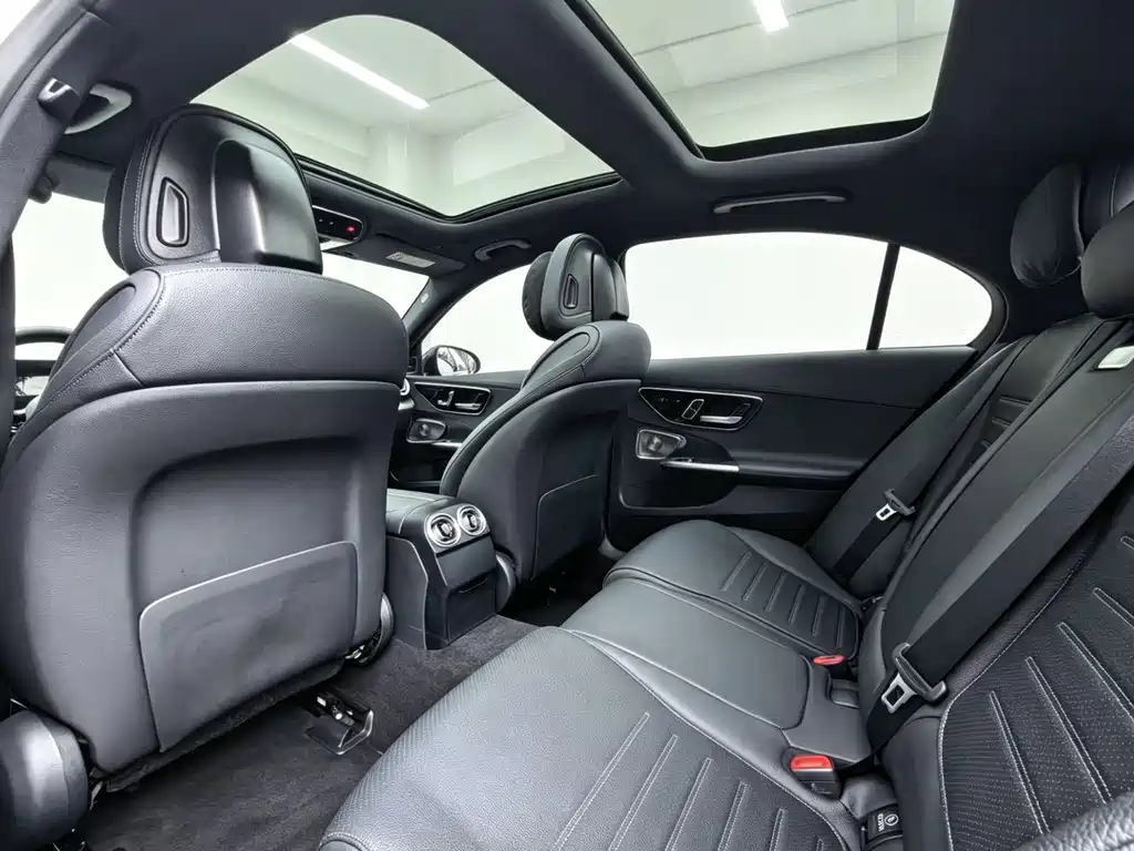 Mercedes-Benz C-Class 2023 — фото 6