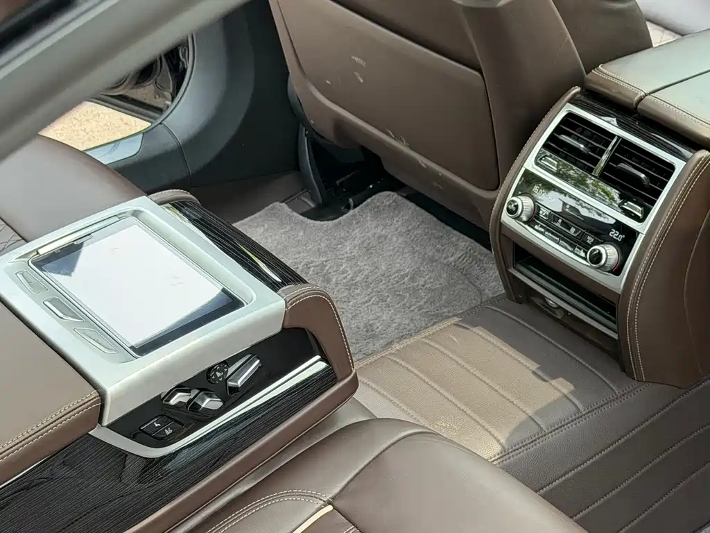 BMW 7 Series 2021 — фото 13