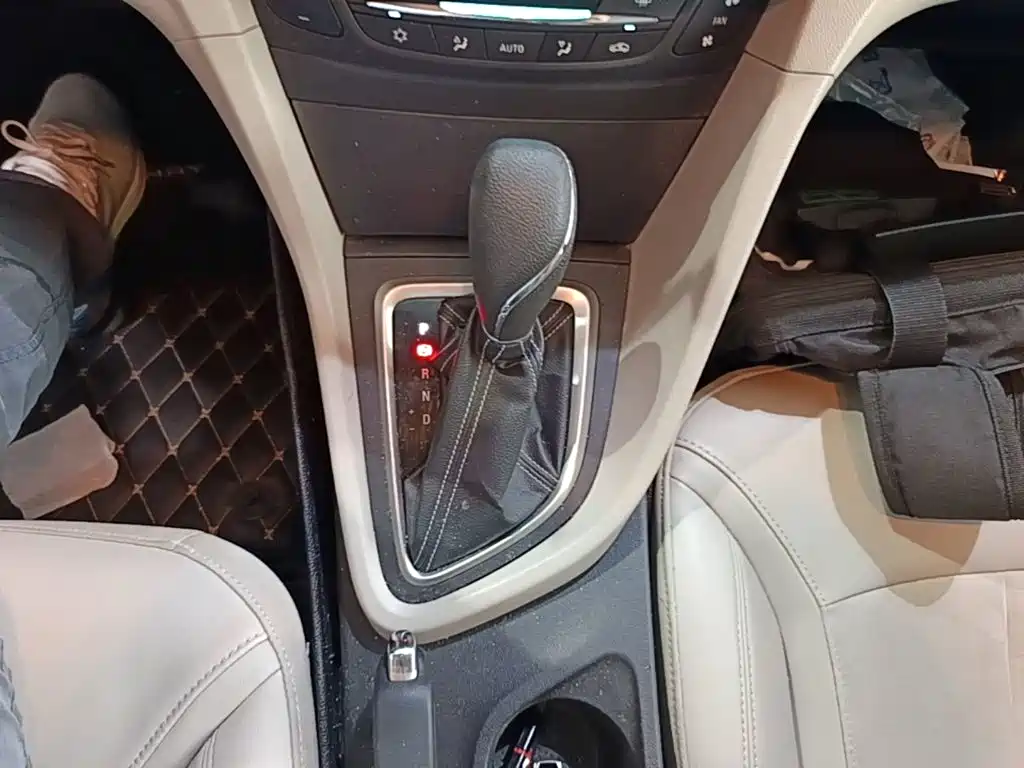 Buick Excelle GT 2015 — фото 14