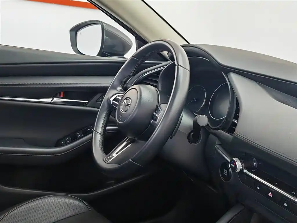 Mazda 3 Axela 2023 — фото 22