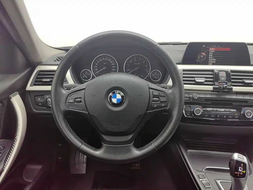 BMW 3 Series 2016 — фото 11