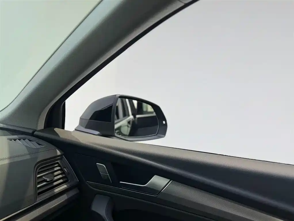 Audi Q5L 2023 — фото 12