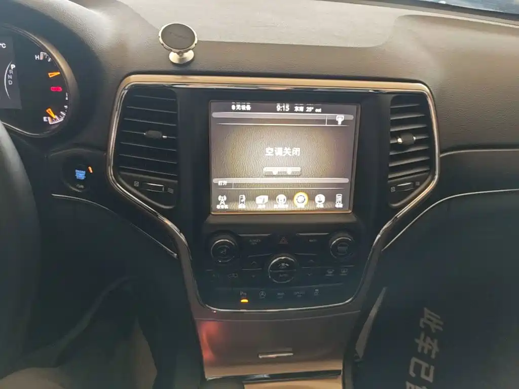 Jeep Grand Cherokee 2018 — фото 13