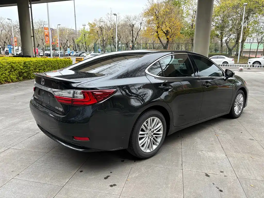 Lexus ES 2018 — фото 9