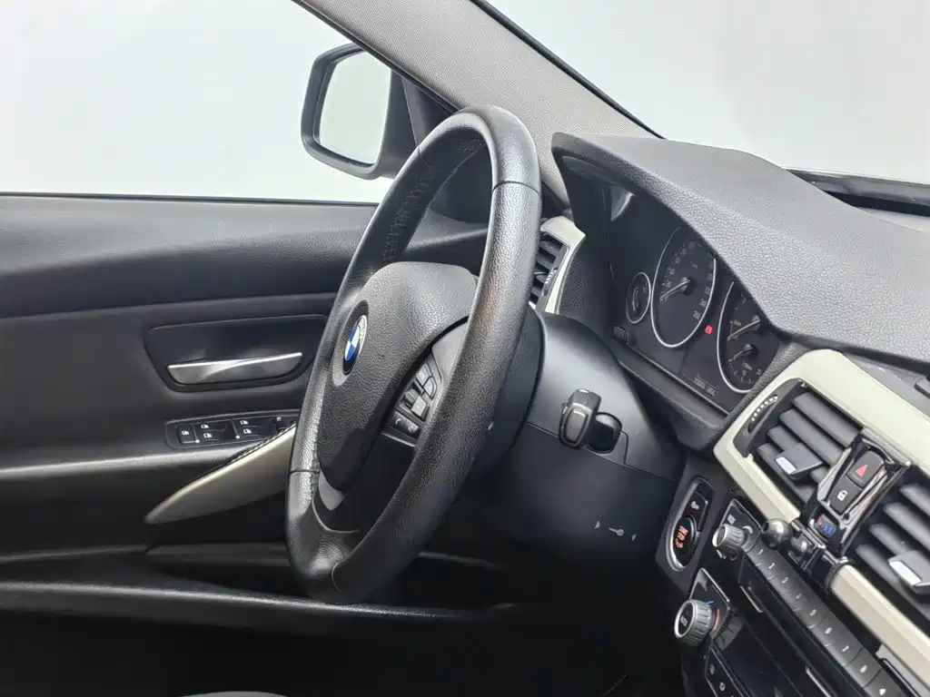 BMW 3 Series 2016 — фото 22
