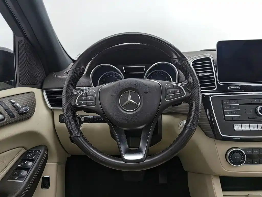 Mercedes-Benz GLE 2018 — фото 11