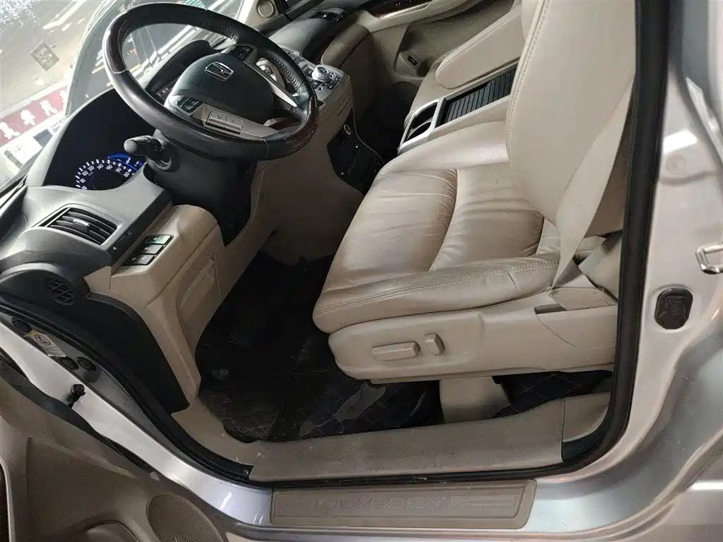 Honda Odyssey 2015 — фото 11