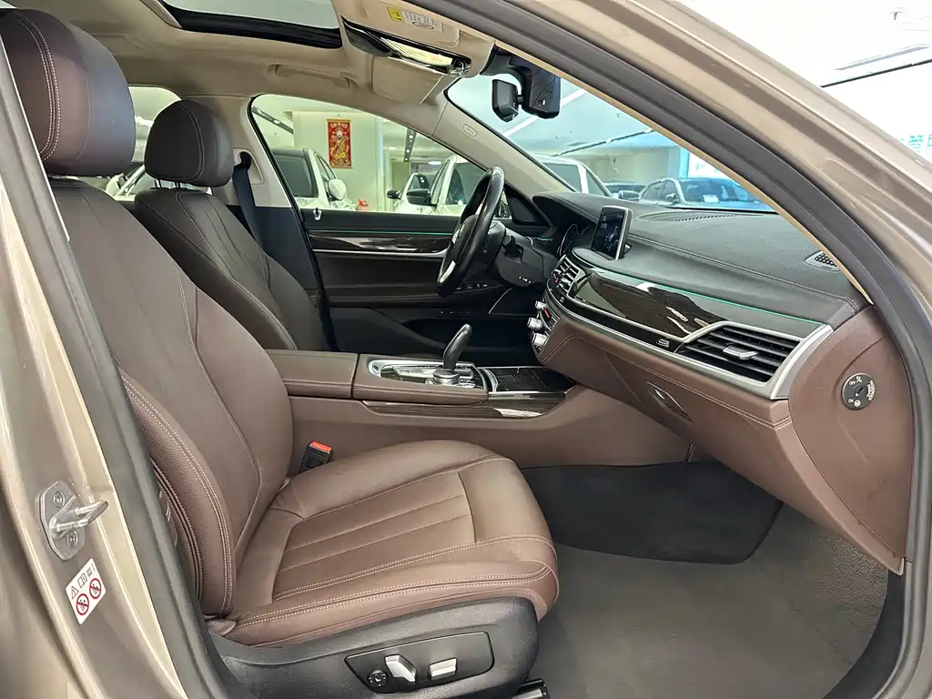 BMW 7 Series 2018 — фото 11