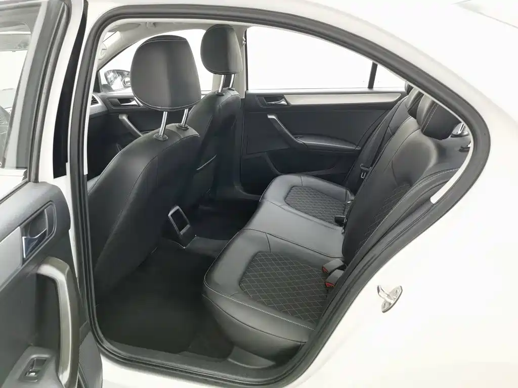 Skoda Rapid 2018 — фото 15