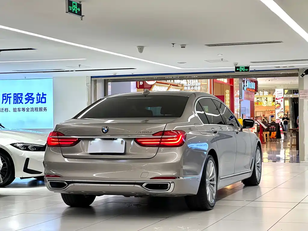 BMW 7 Series 2018 — фото 7