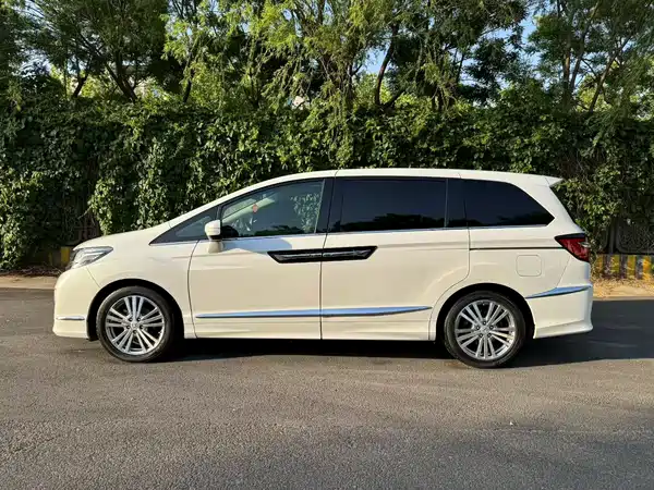 Honda Elysion 2016