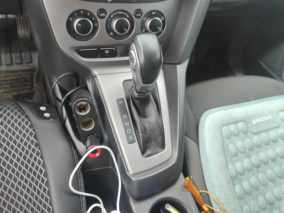 Ford Focus 2014 — фото 15