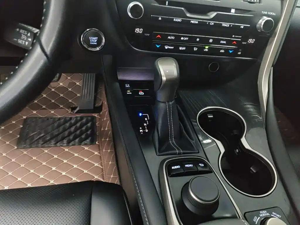 Lexus RX 2018 — фото 14
