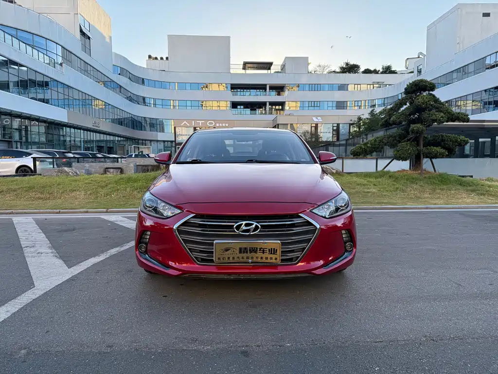 Hyundai Elantra 2018 — фото 2