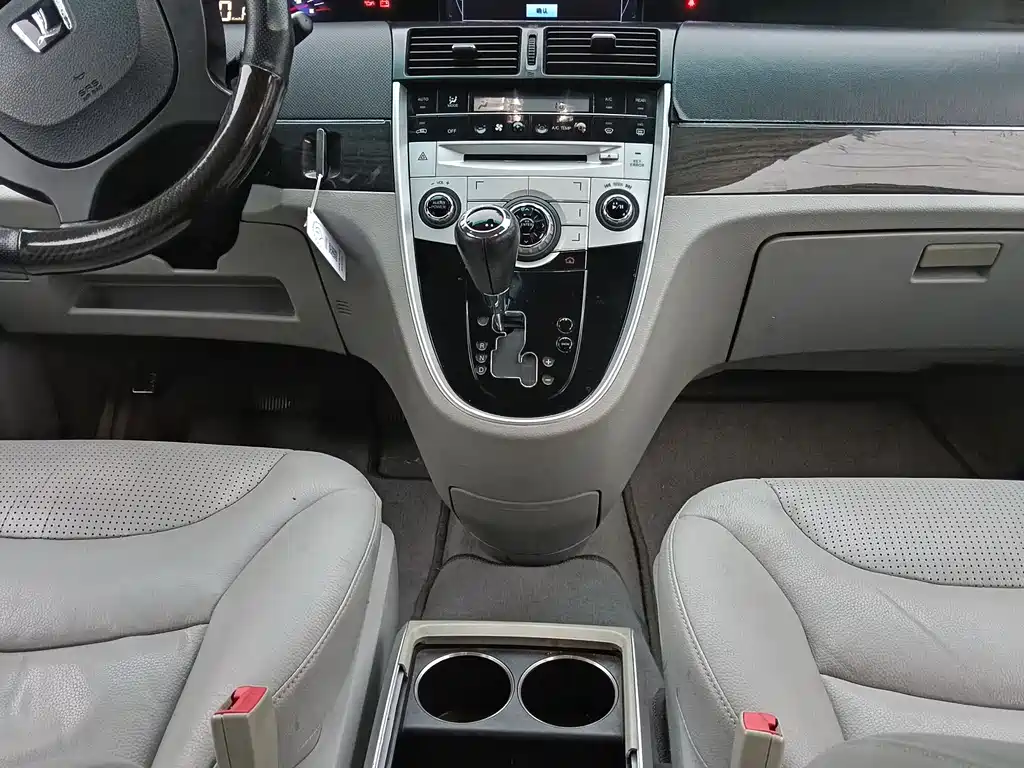 Luxgen Big 7 MPV 2015 — фото 14