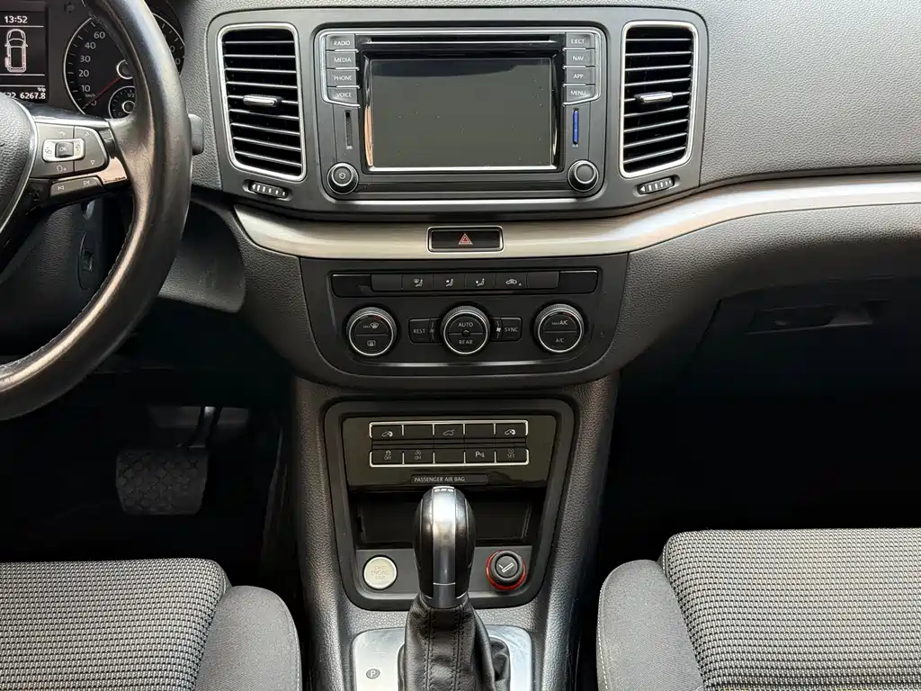 Volkswagen Sharan 2019 — фото 19