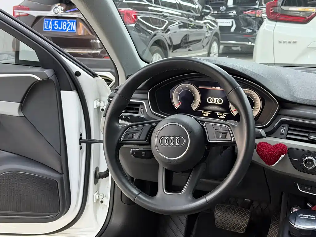 Audi A4L 2018 — фото 12