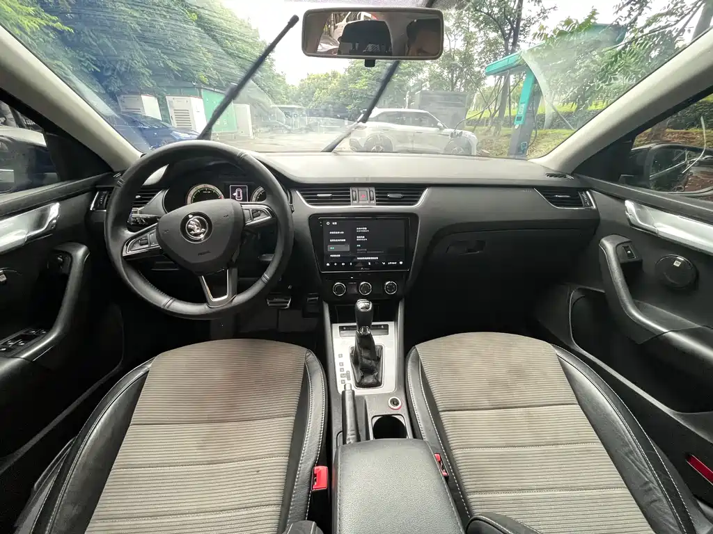 Skoda Octavia 2016 — фото 14