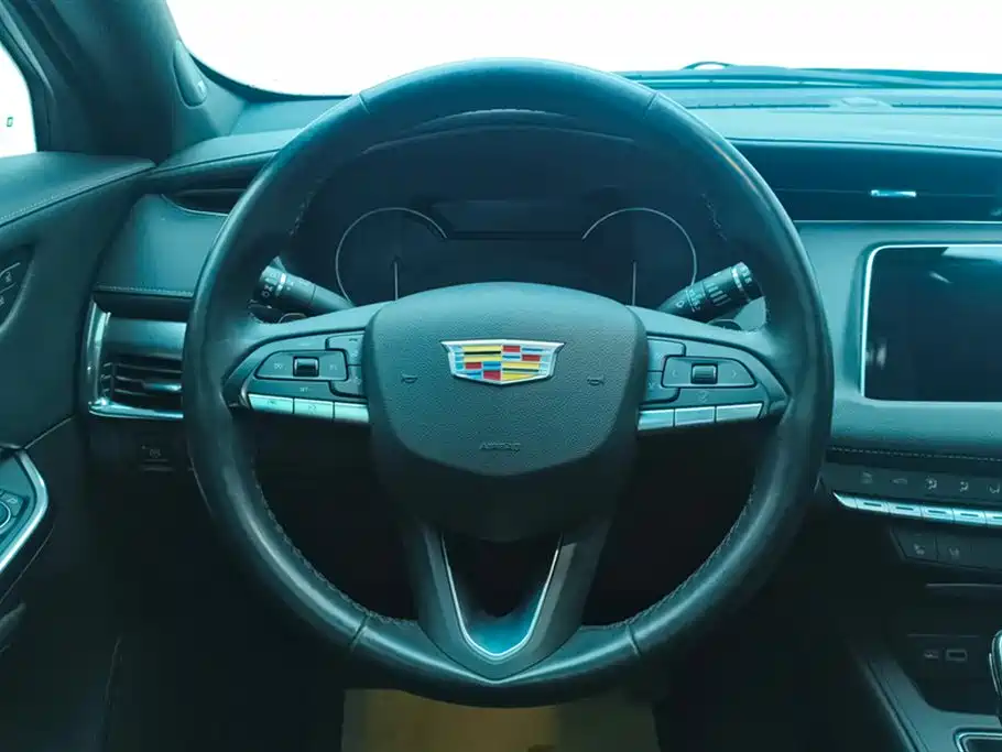 Cadillac XT4 2023 — фото 15