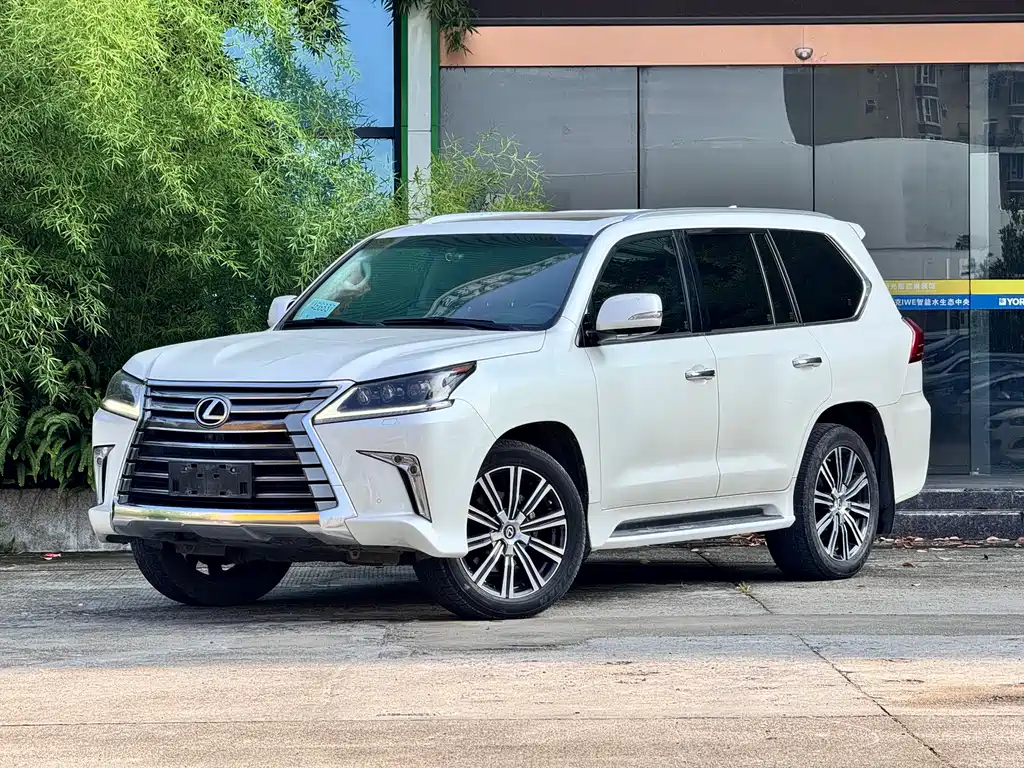 Lexus LX 2018 — фото 1