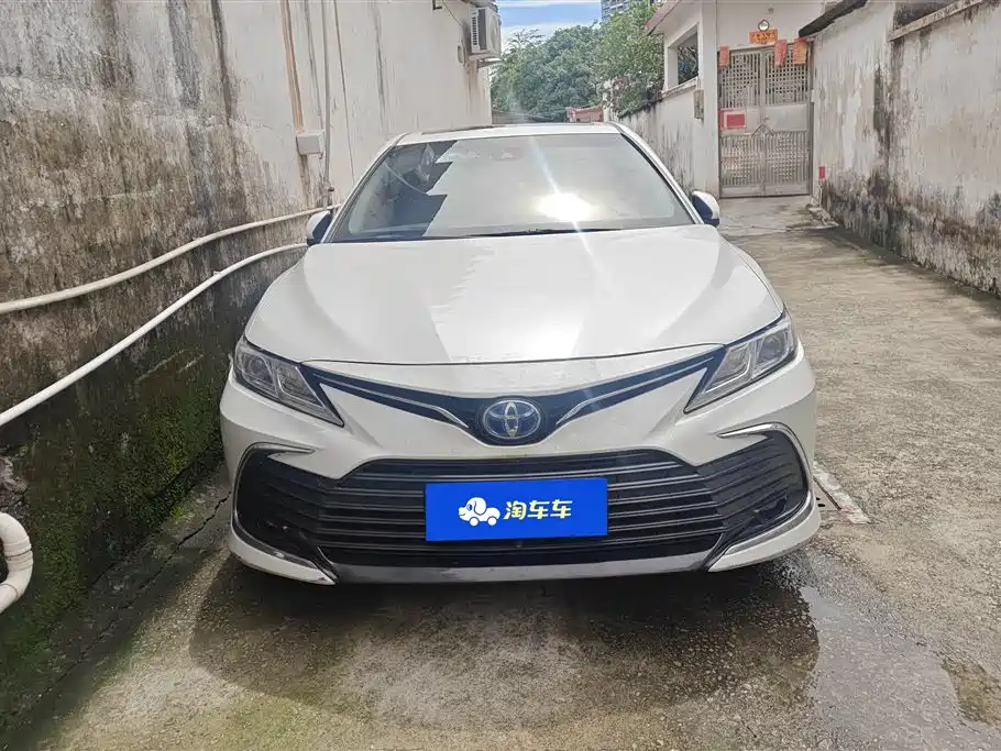 Toyota Camry 2021 — фото 2