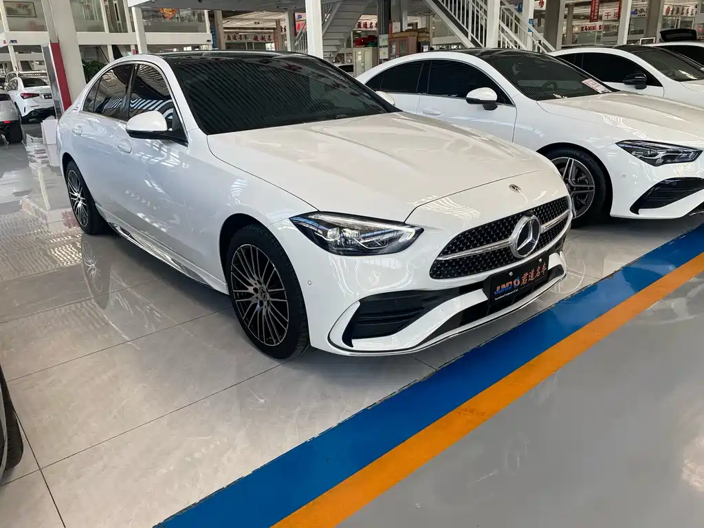 Mercedes-Benz C-Class 2025 — фото 3