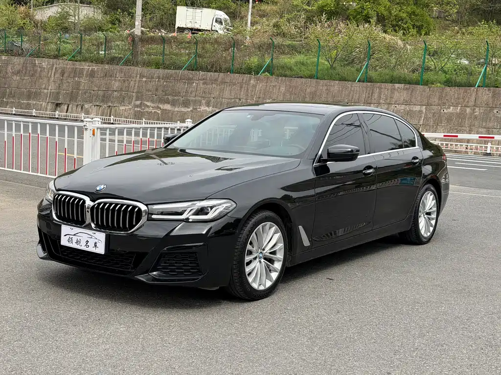 BMW 5 Series 2018 — фото 1