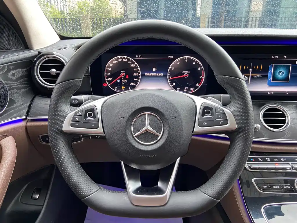Mercedes-Benz E-Class 2017 — фото 12
