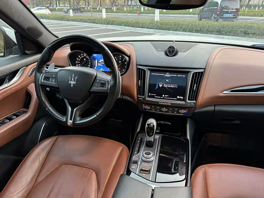 Maserati Levante 2018 — фото 15