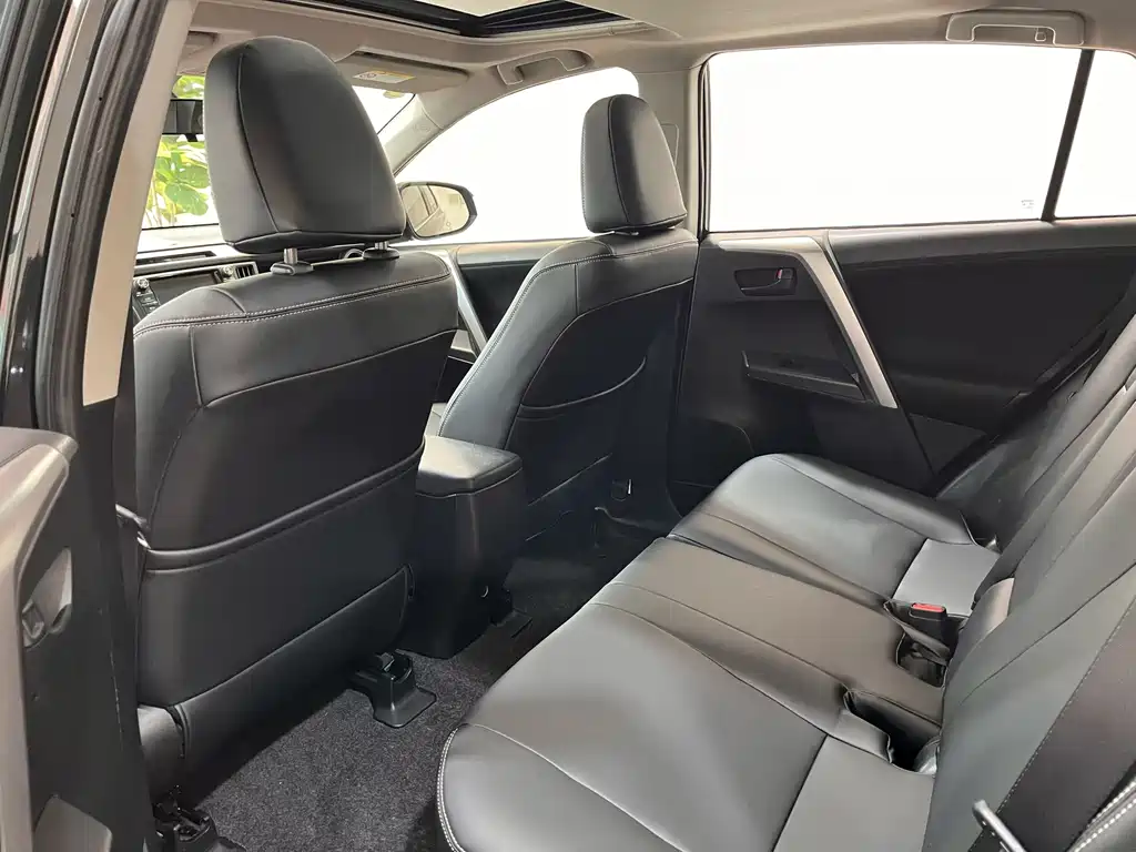 Toyota RAV4 2016 — фото 6