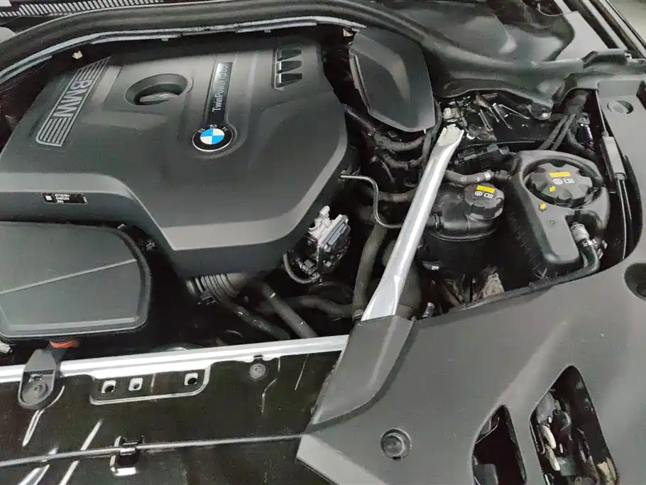 BMW 5 Series 2019 — фото 10