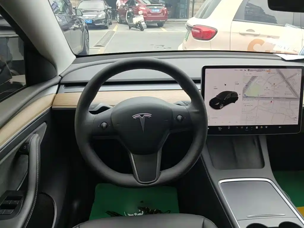 Tesla Model Y 2021 — фото 11