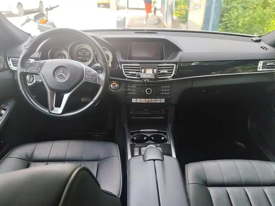 Mercedes-Benz E-Class 2016 — фото 12