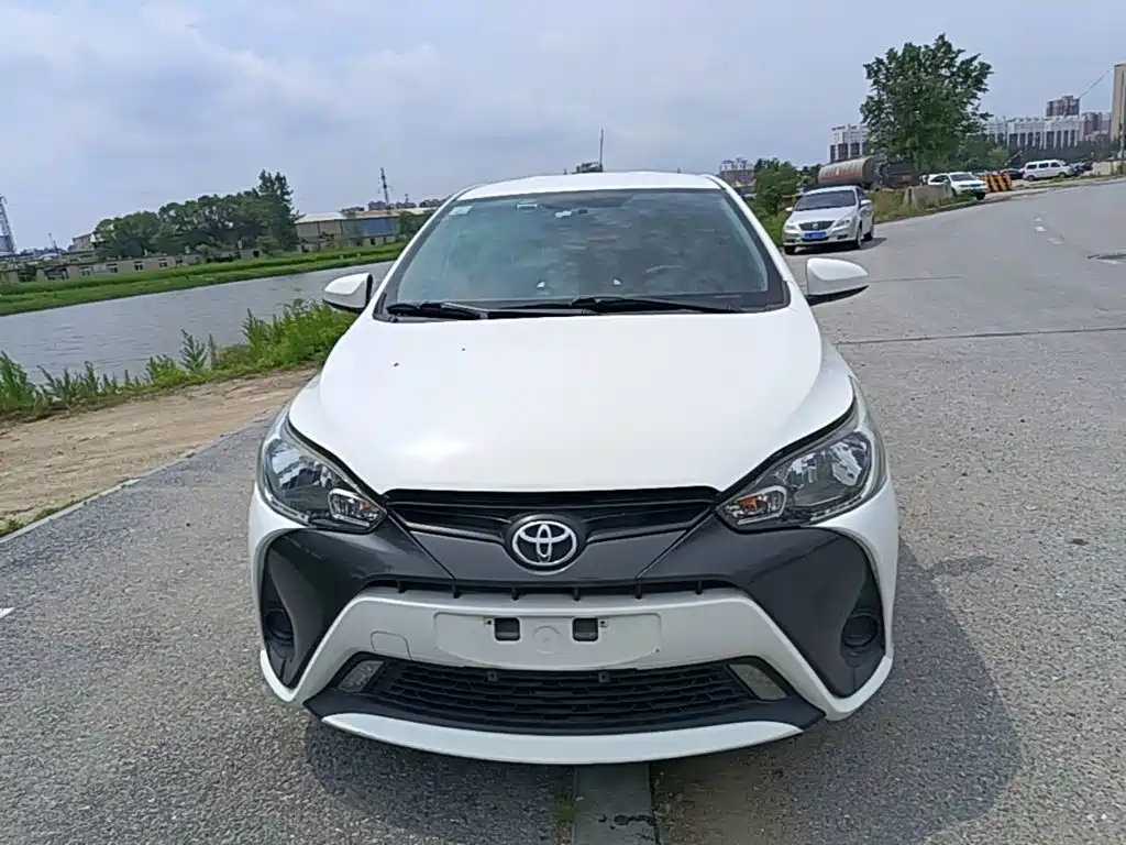 Toyota Yaris L 2017 — фото 3