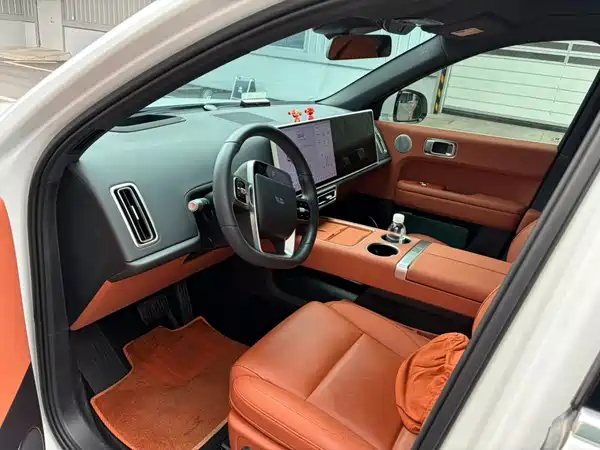 Li Auto L6 2025