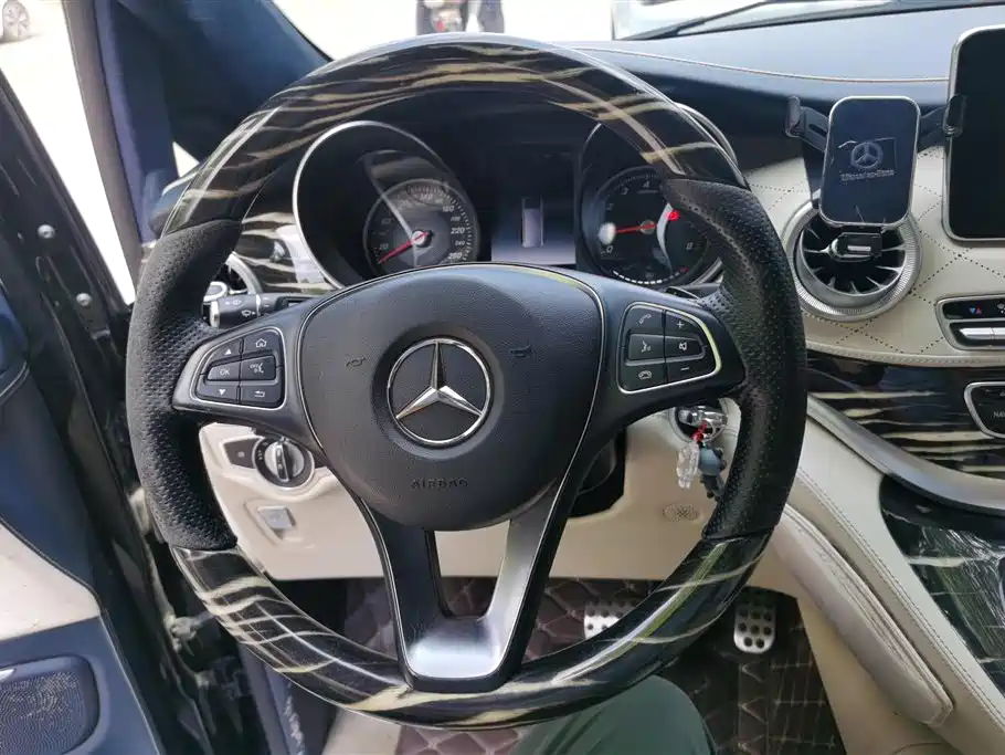 Mercedes-Benz V-Class 2019 — фото 15