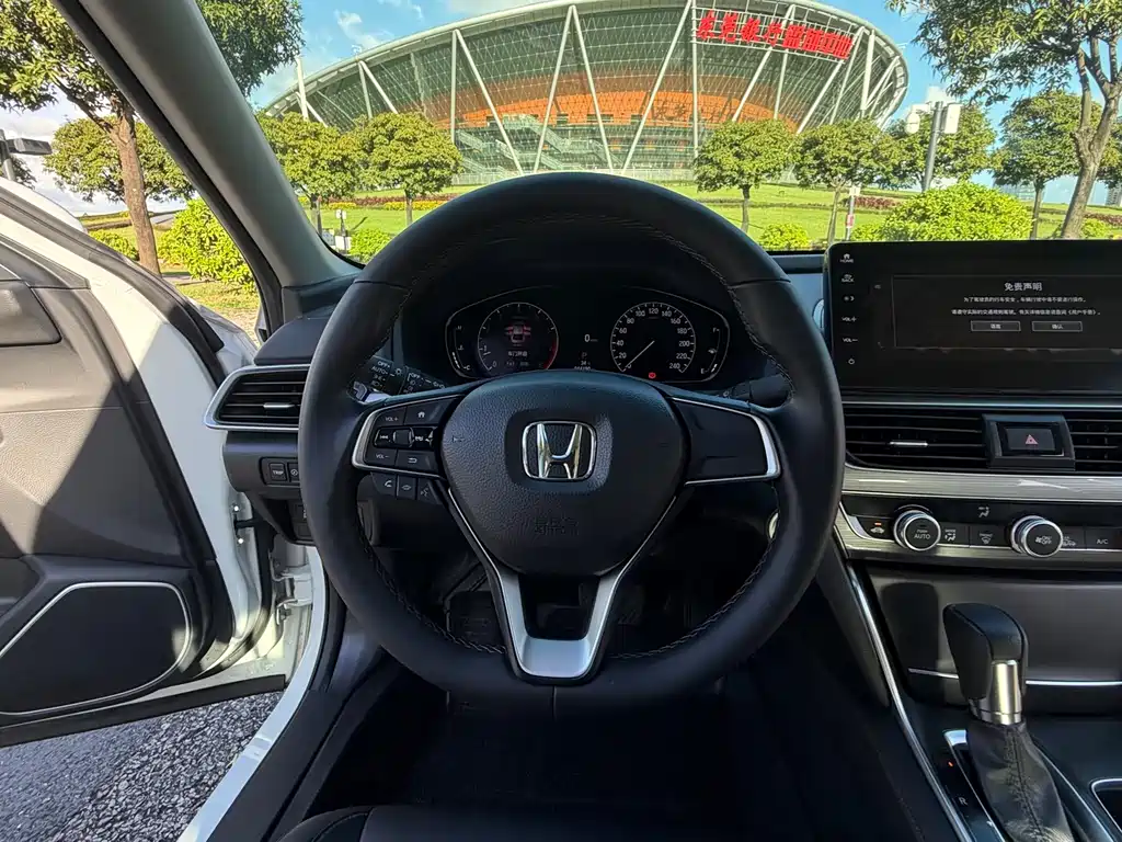 Honda Accord 2022 — фото 10