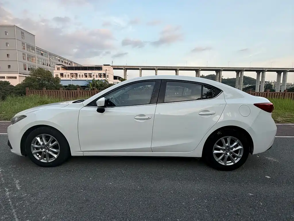 Mazda 3 Axela 2016 — фото 11