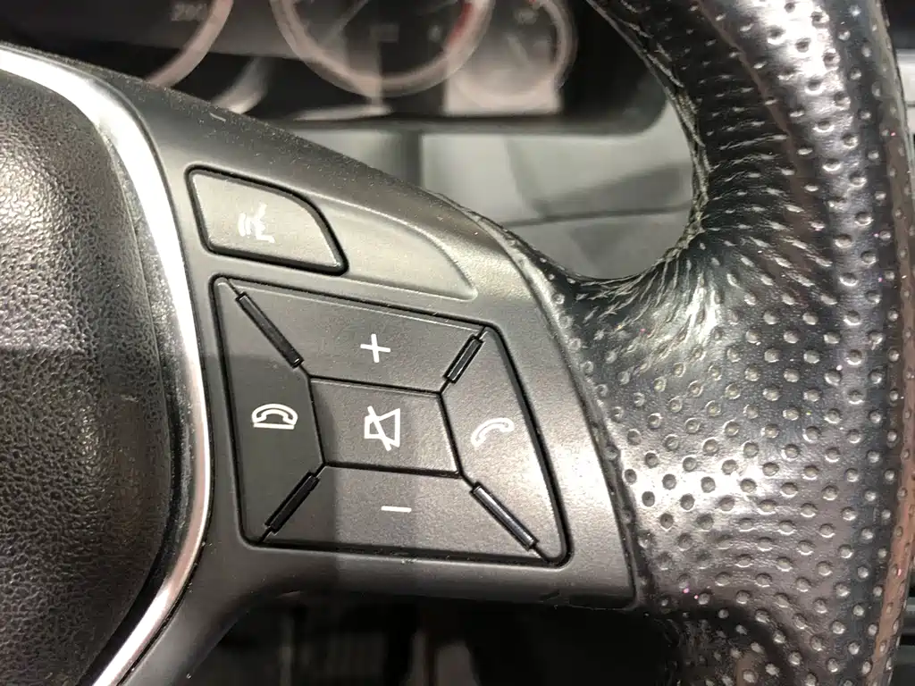 Mercedes-Benz E-Class 2011 — фото 16