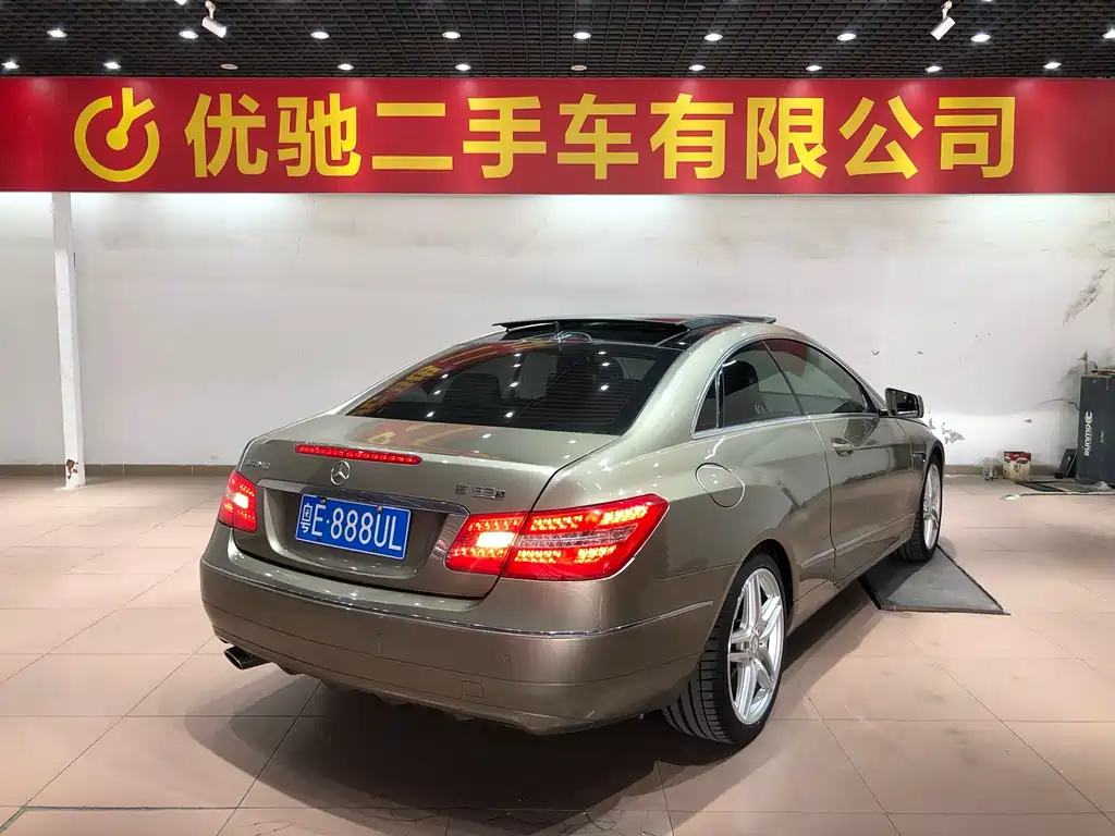 Mercedes-Benz E-Class 2011 — фото 28