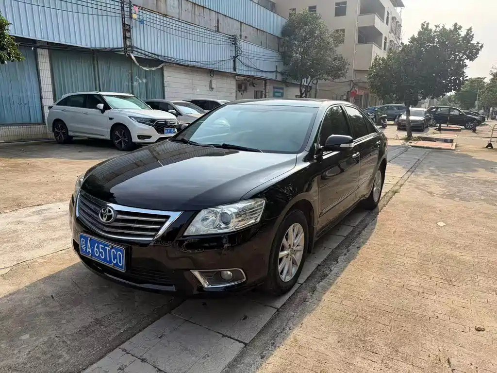 Toyota Camry 2010 — фото 1