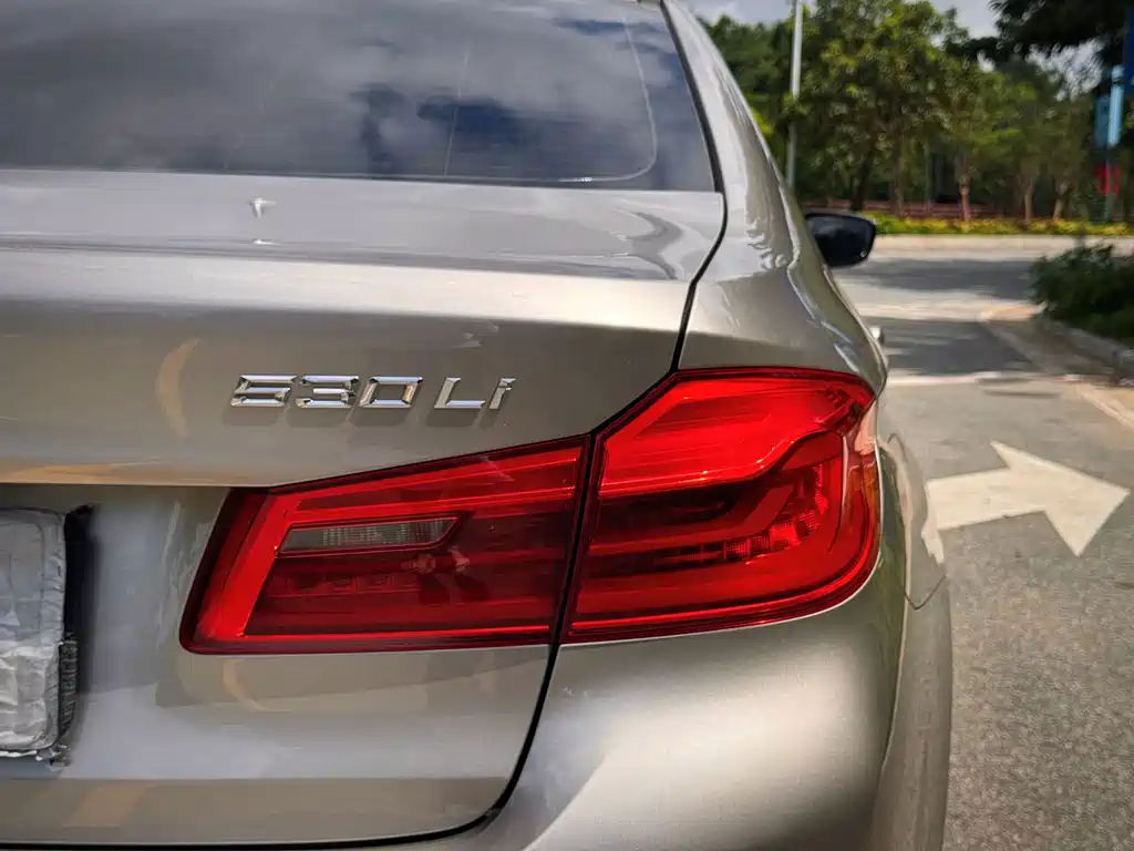 BMW 5 Series 2019 — фото 27